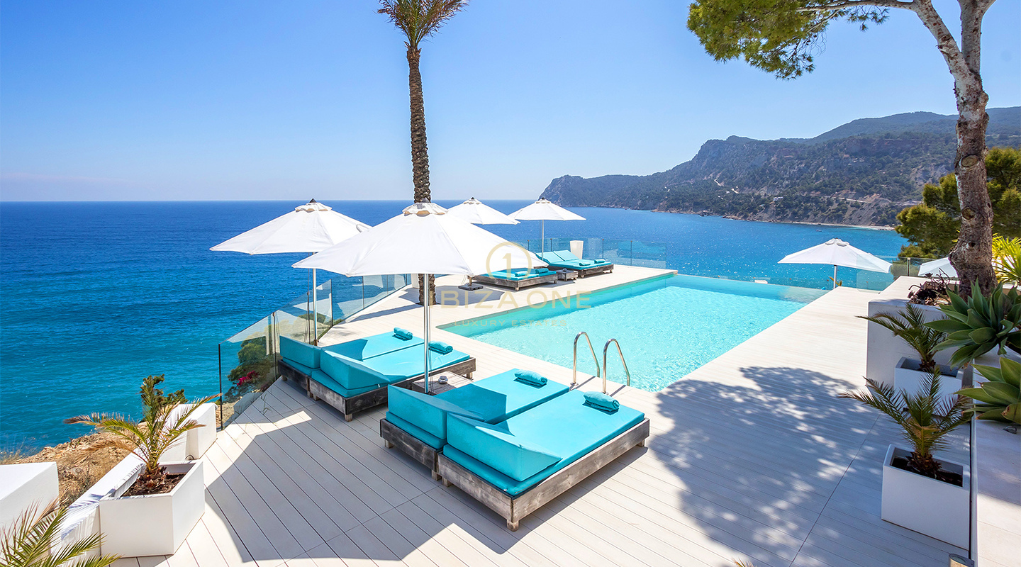 VILLA DE LUXE EN BORD DE MER AVEC ACCÈS PRIVÉ À LA MER À ES CUBELLS À LOUER, IBIZA