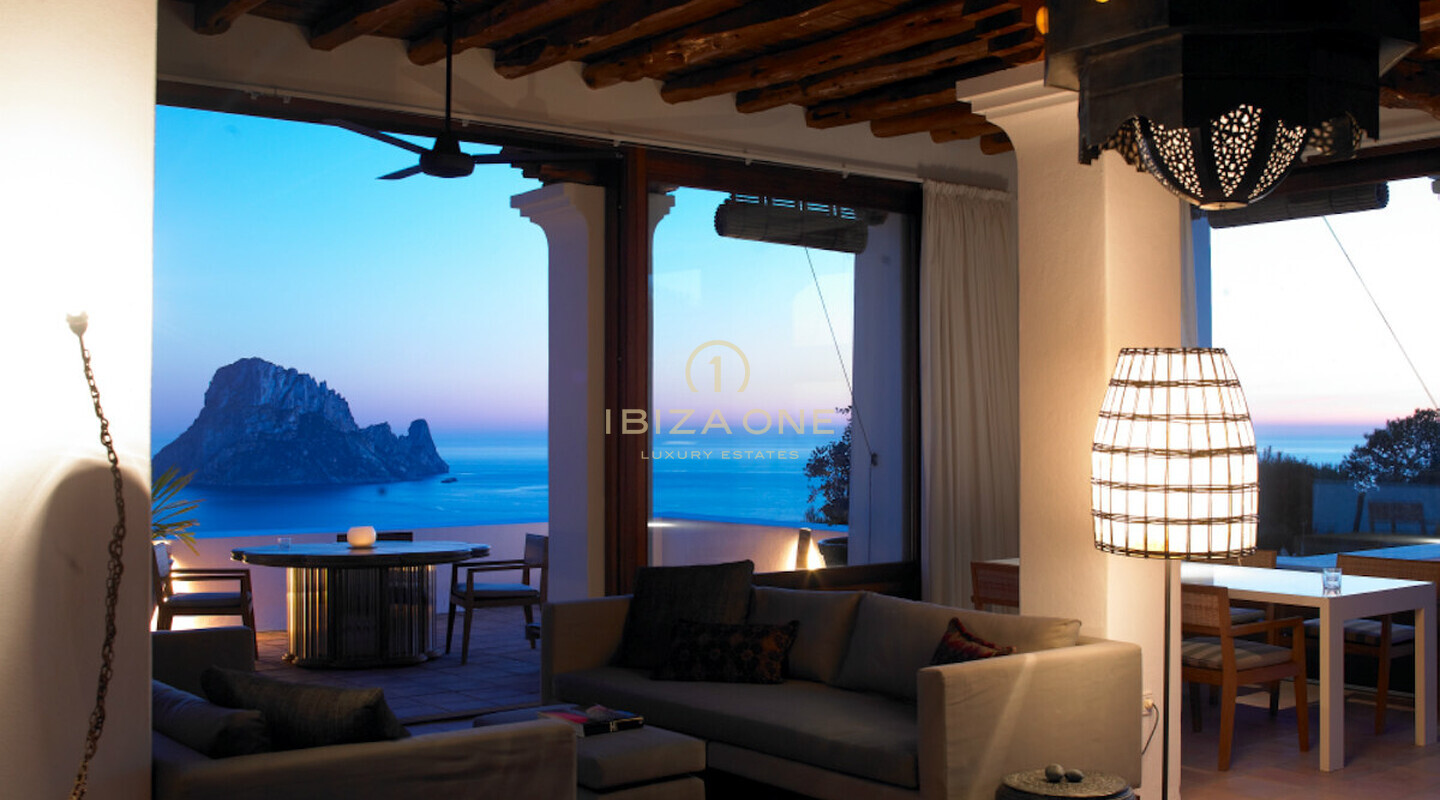 Preciosa villa de lujo en Blakstad cerca del mar y con vistas espectaculares a Es Vedra en alquiler, Ibiza
