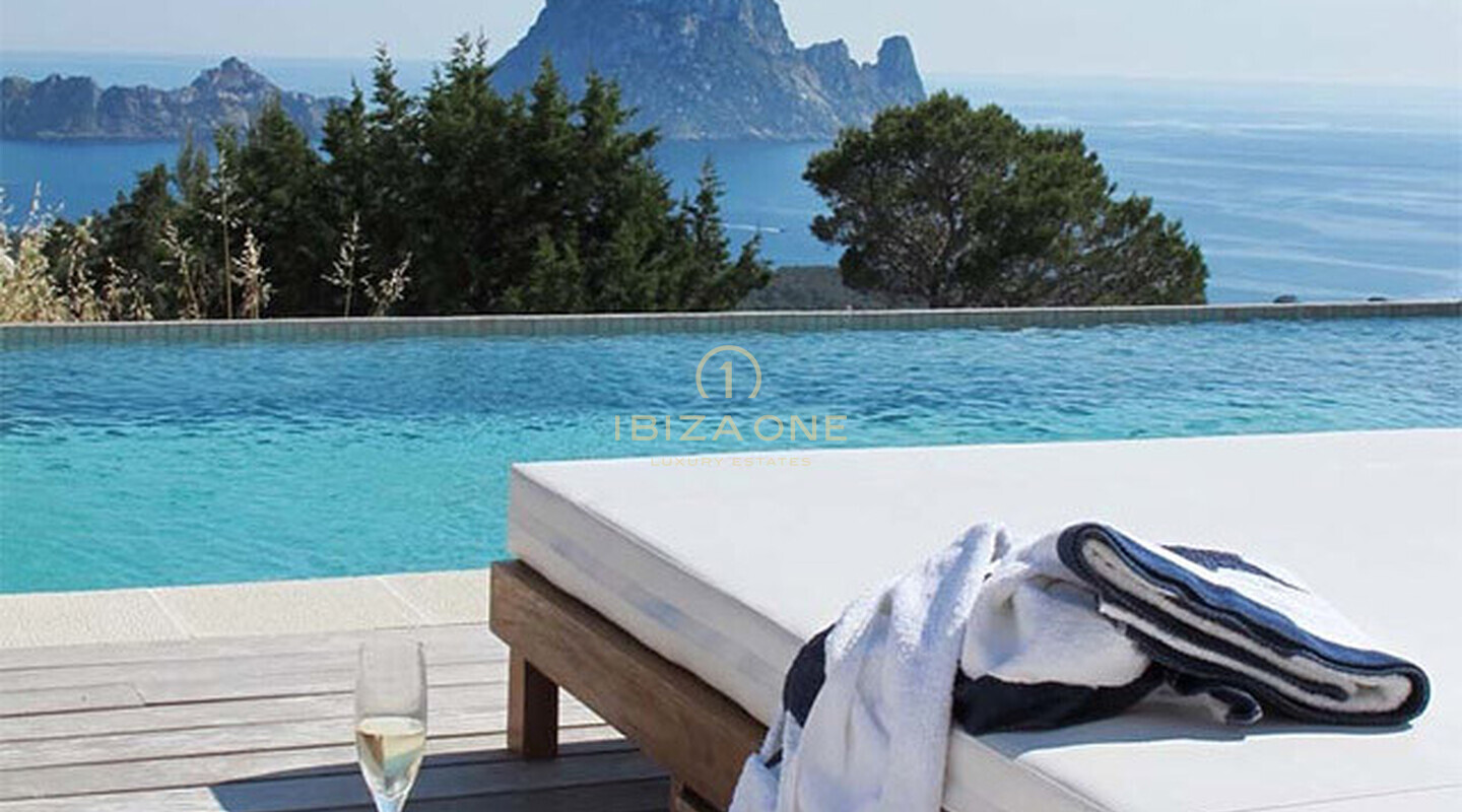 Prachtige luxe Blakstad villa dicht bij de zee en spectaculair uitzicht op Es Vedra te huur, Ibiza