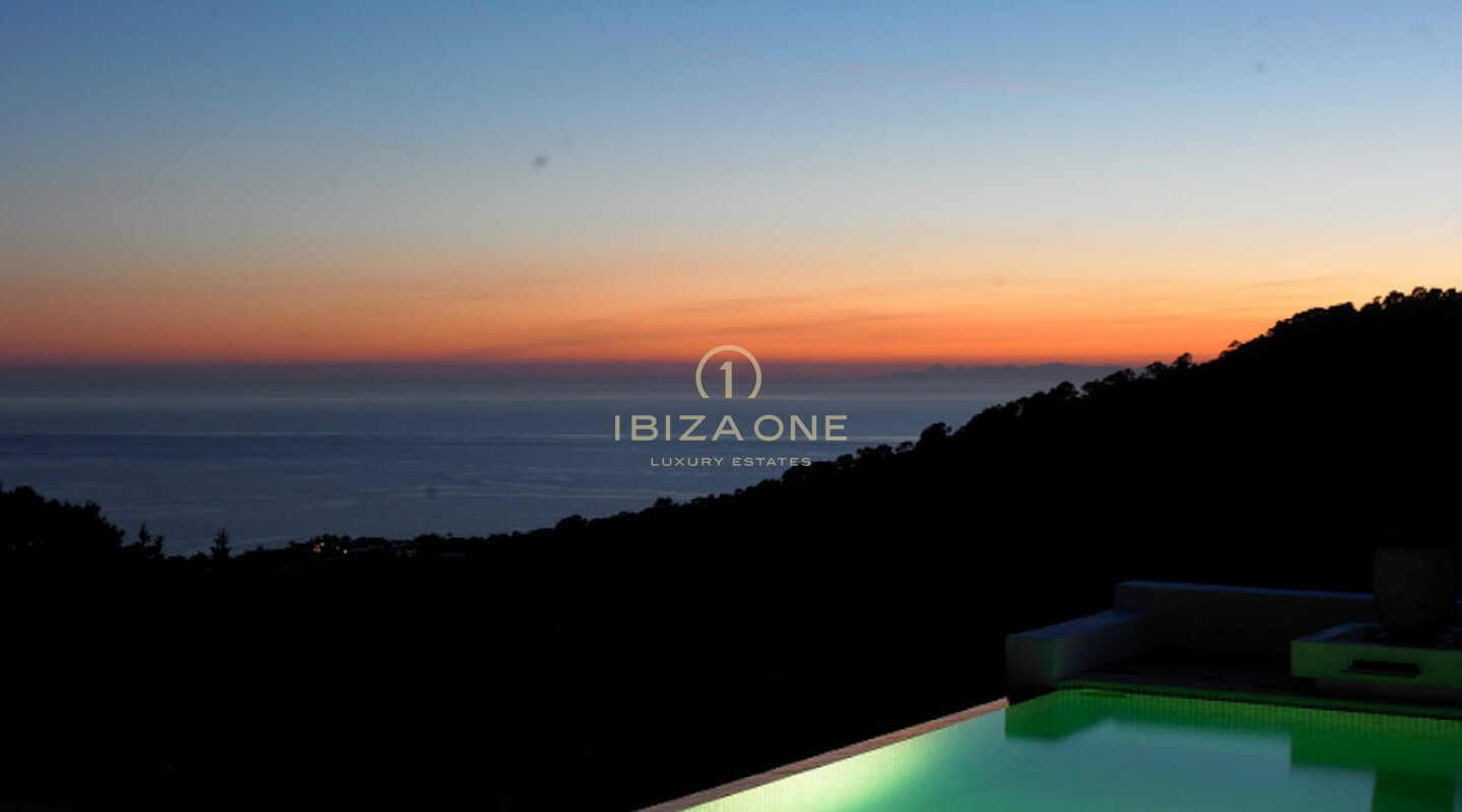 Preciosa villa de lujo en Blakstad cerca del mar y con vistas espectaculares a Es Vedra en alquiler, Ibiza