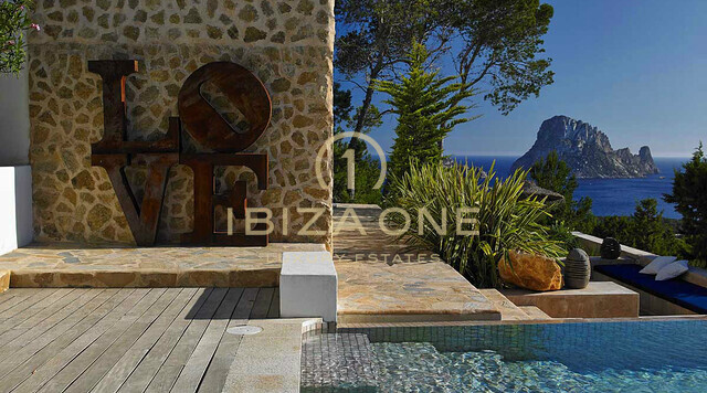 Preciosa villa de lujo en Blakstad cerca del mar y con vistas espectaculares a Es Vedra en alquiler, Ibiza
