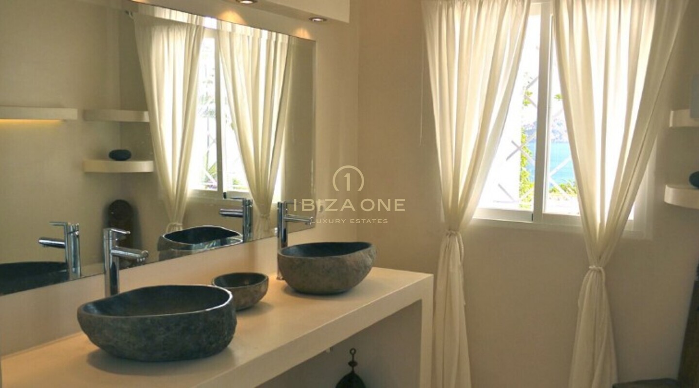 Villa méditerranéenne à Ibiza avec vue sur le rocher d'Es Vedra à vendre, Ibiza - Villa méditerranéenne à Ibiza avec vue sur le rocher d'Es Vedra à louer, Ibiza