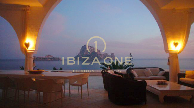 Villa méditerranéenne à Ibiza avec vue sur le rocher d'Es Vedra à vendre, Ibiza - Villa méditerranéenne à Ibiza avec vue sur le rocher d'Es Vedra à louer, Ibiza