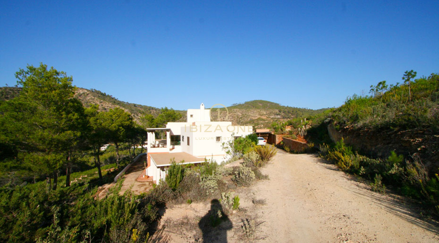First line to the sea / seafrontline villas / waterfront villas: 2 villas with sea and beach access for sale, Ibiza - First line to the sea / seafrontline villas / waterfront villas: 2 villas with sea and beach access for rent, Ibiza