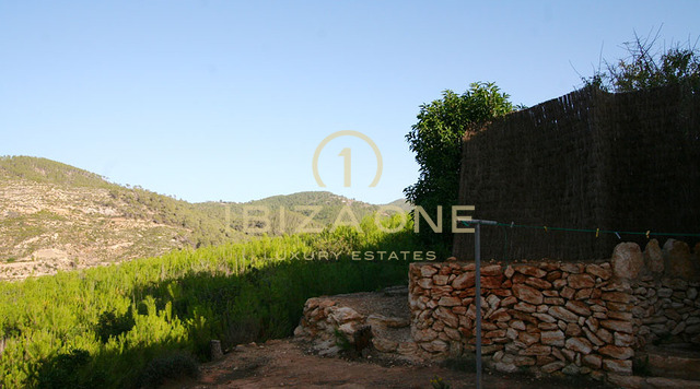 Première ligne de mer / villas en bord de mer / villas pieds dans l'eau : 2 villas avec accès mer et plage à vendre, Ibiza - Première ligne de mer / villas en bord de mer / villas pieds dans l'eau : 2 villas avec accès mer et plage à louer, Ibiza