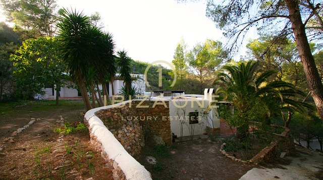 First line to the sea / seafrontline villas / waterfront villas: 2 villas with sea and beach access for sale, Ibiza - First line to the sea / seafrontline villas / waterfront villas: 2 villas with sea and beach access for rent, Ibiza