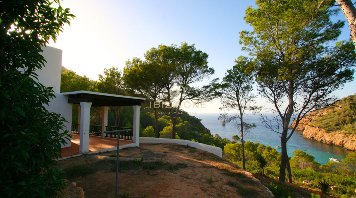 Première ligne de mer / villas en bord de mer / villas pieds dans l'eau : 2 villas avec accès mer et plage à vendre, Ibiza - Première ligne de mer / villas en bord de mer / villas pieds dans l'eau : 2 villas avec accès mer et plage à louer, Ibiza