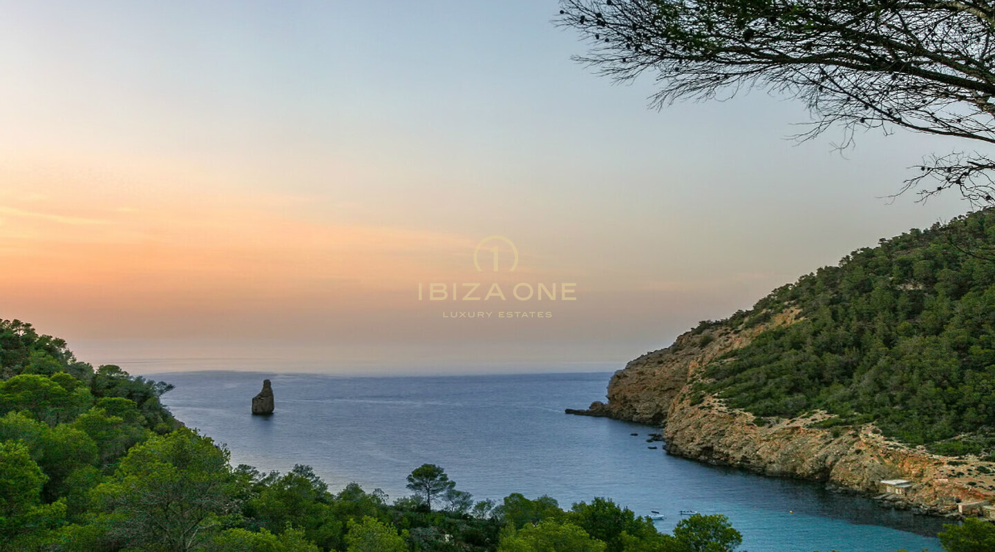 Première ligne de mer / villas en bord de mer / villas pieds dans l'eau : 2 villas avec accès mer et plage à vendre, Ibiza - Première ligne de mer / villas en bord de mer / villas pieds dans l'eau : 2 villas avec accès mer et plage à louer, Ibiza