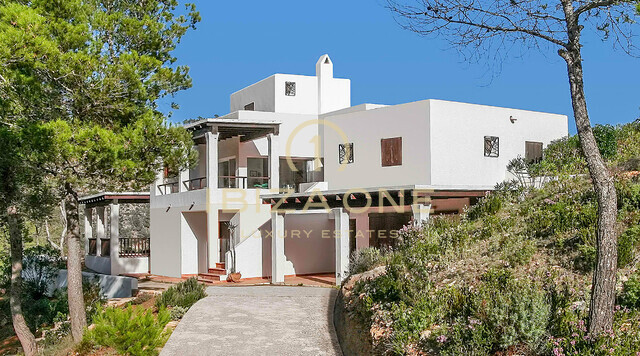 First line to the sea / seafrontline villas / waterfront villas: 2 villas with sea and beach access for sale, Ibiza - First line to the sea / seafrontline villas / waterfront villas: 2 villas with sea and beach access for rent, Ibiza