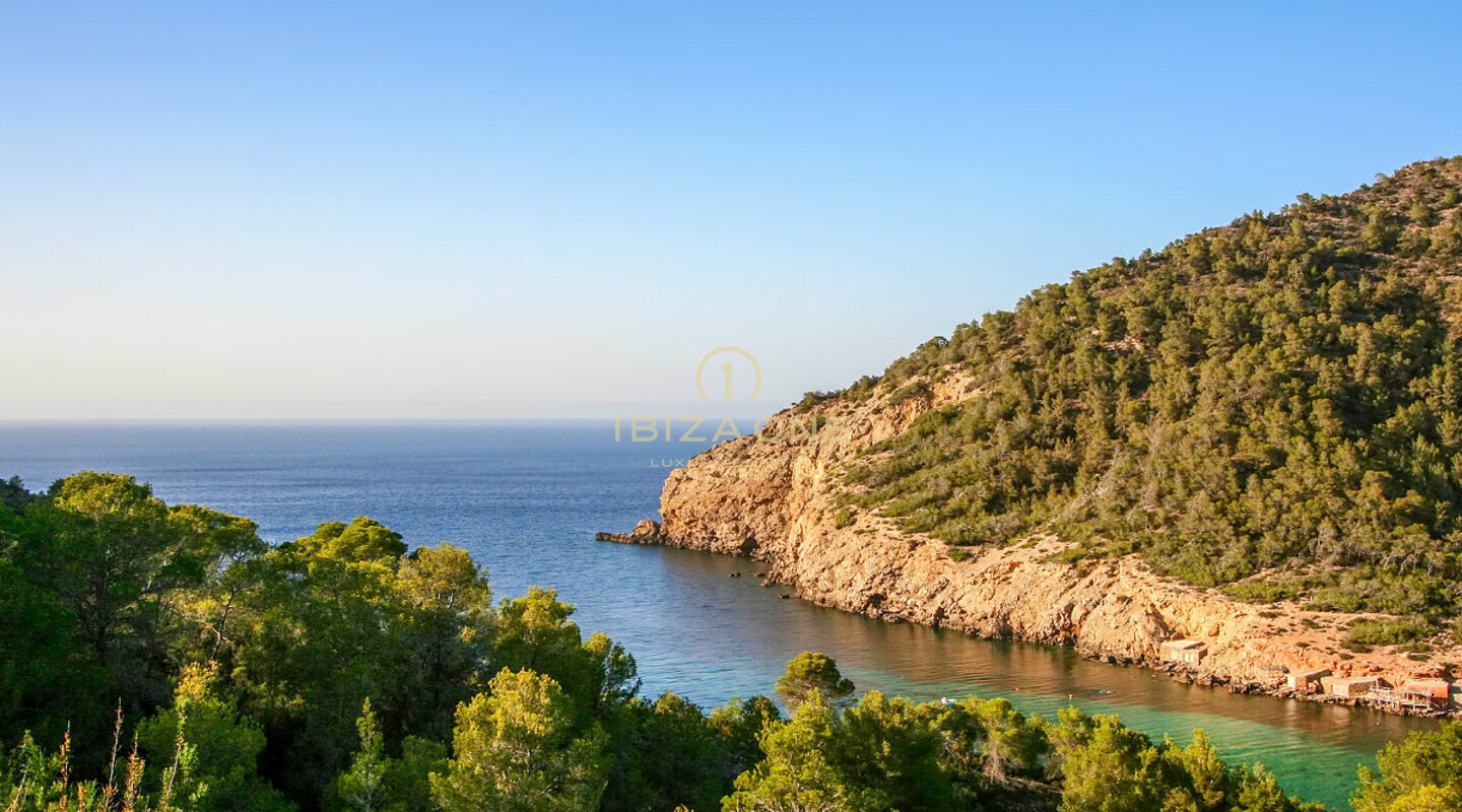First line to the sea / seafrontline villas / waterfront villas: 2 villas with sea and beach access for sale, Ibiza - First line to the sea / seafrontline villas / waterfront villas: 2 villas with sea and beach access for rent, Ibiza
