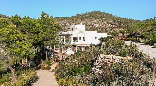 Primera línea de mar / villas en primera línea / villas frente al mar: 2 villas con acceso al mar y a la playa en venta, Ibiza - Primera línea de mar / villas en primera línea / villas frente al mar: 2 villas con acceso al mar y a la playa en alquiler, Ibiza