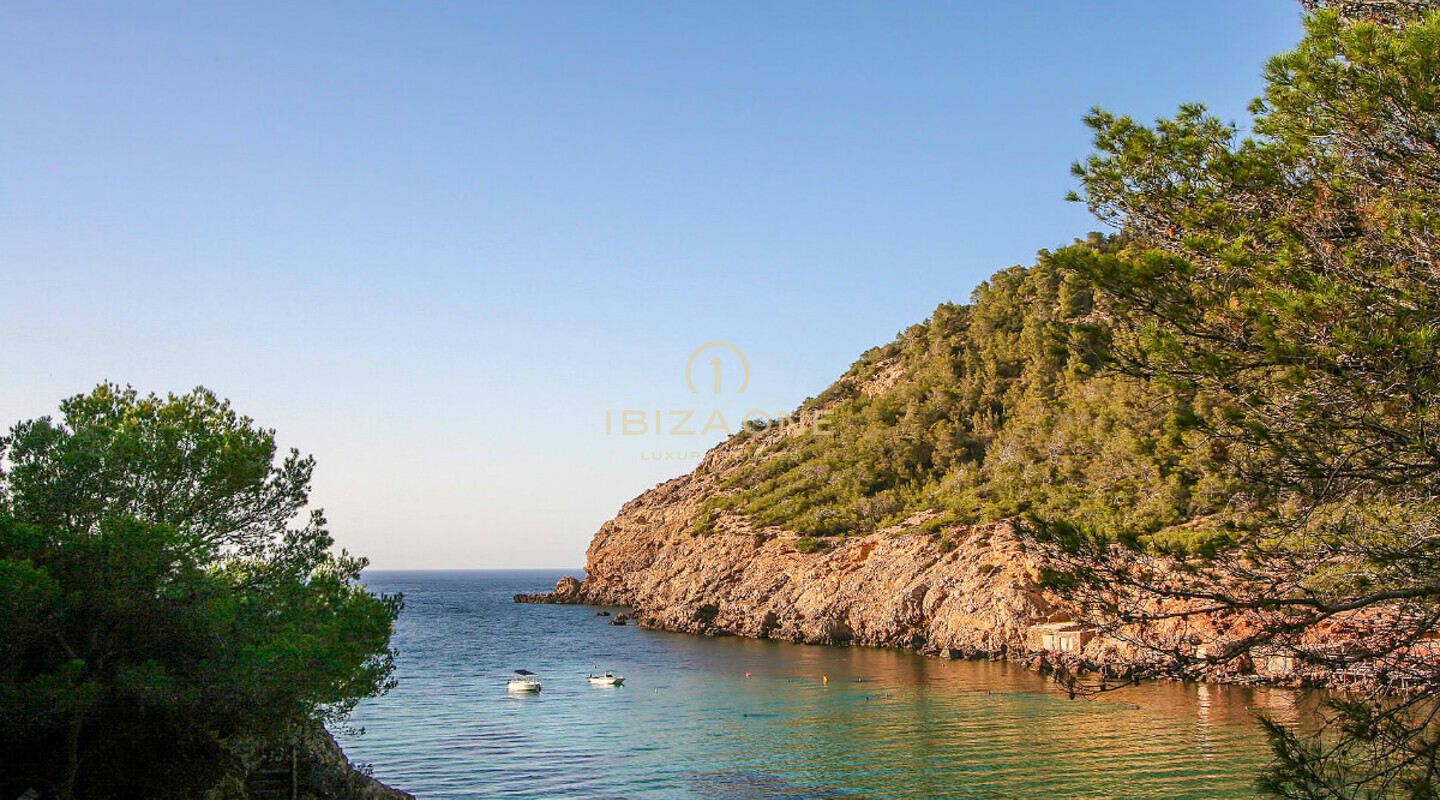 Première ligne de mer / villas en bord de mer / villas pieds dans l'eau : 2 villas avec accès mer et plage à vendre, Ibiza - Première ligne de mer / villas en bord de mer / villas pieds dans l'eau : 2 villas avec accès mer et plage à louer, Ibiza