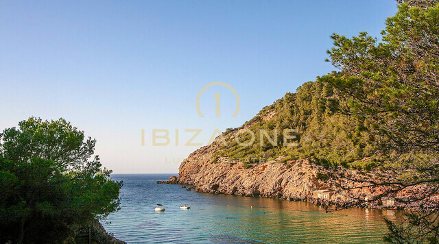Primera línea de mar / villas en primera línea / villas frente al mar: 2 villas con acceso al mar y a la playa en venta, Ibiza - Primera línea de mar / villas en primera línea / villas frente al mar: 2 villas con acceso al mar y a la playa en alquiler, Ibiza