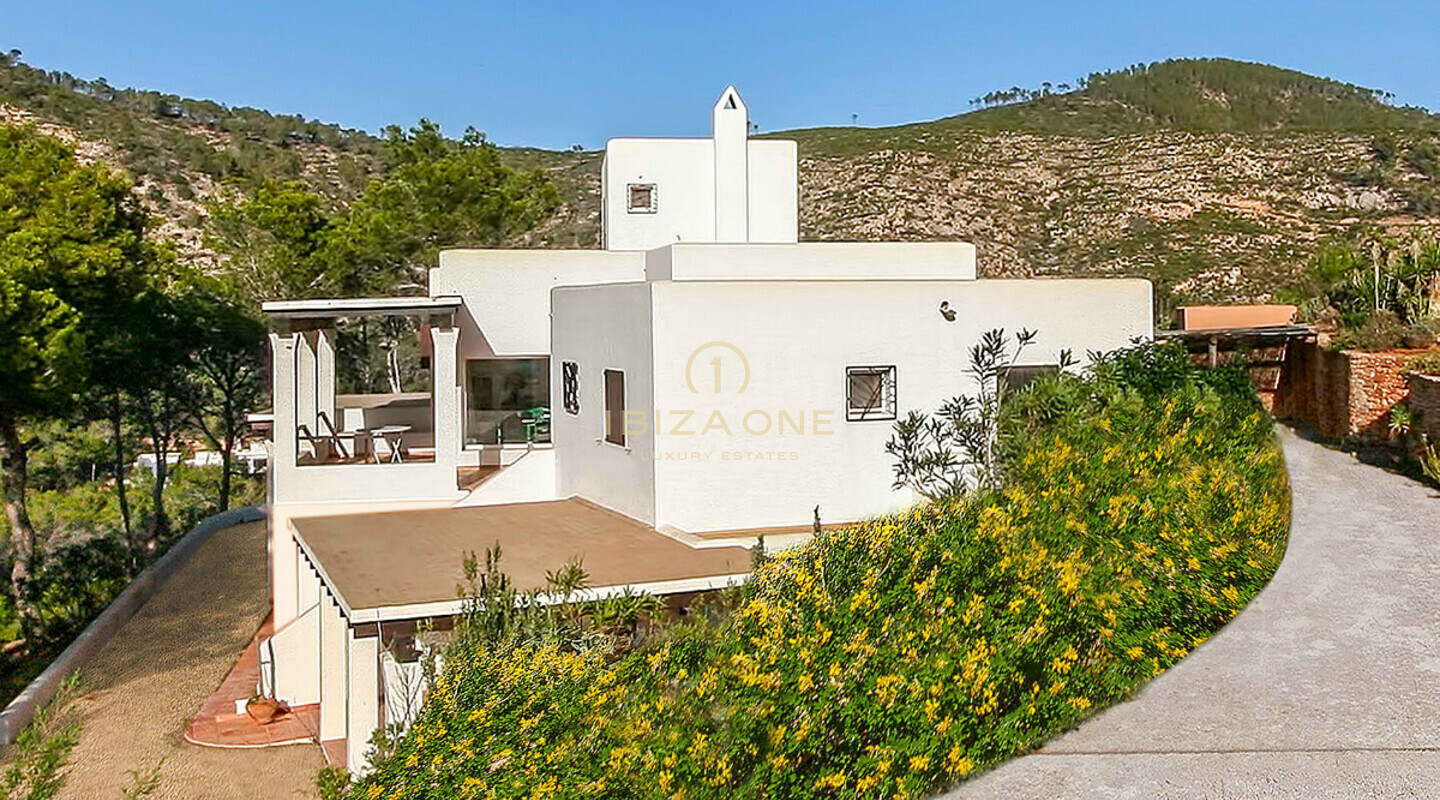 First line to the sea / seafrontline villas / waterfront villas: 2 villas with sea and beach access for sale, Ibiza - First line to the sea / seafrontline villas / waterfront villas: 2 villas with sea and beach access for rent, Ibiza