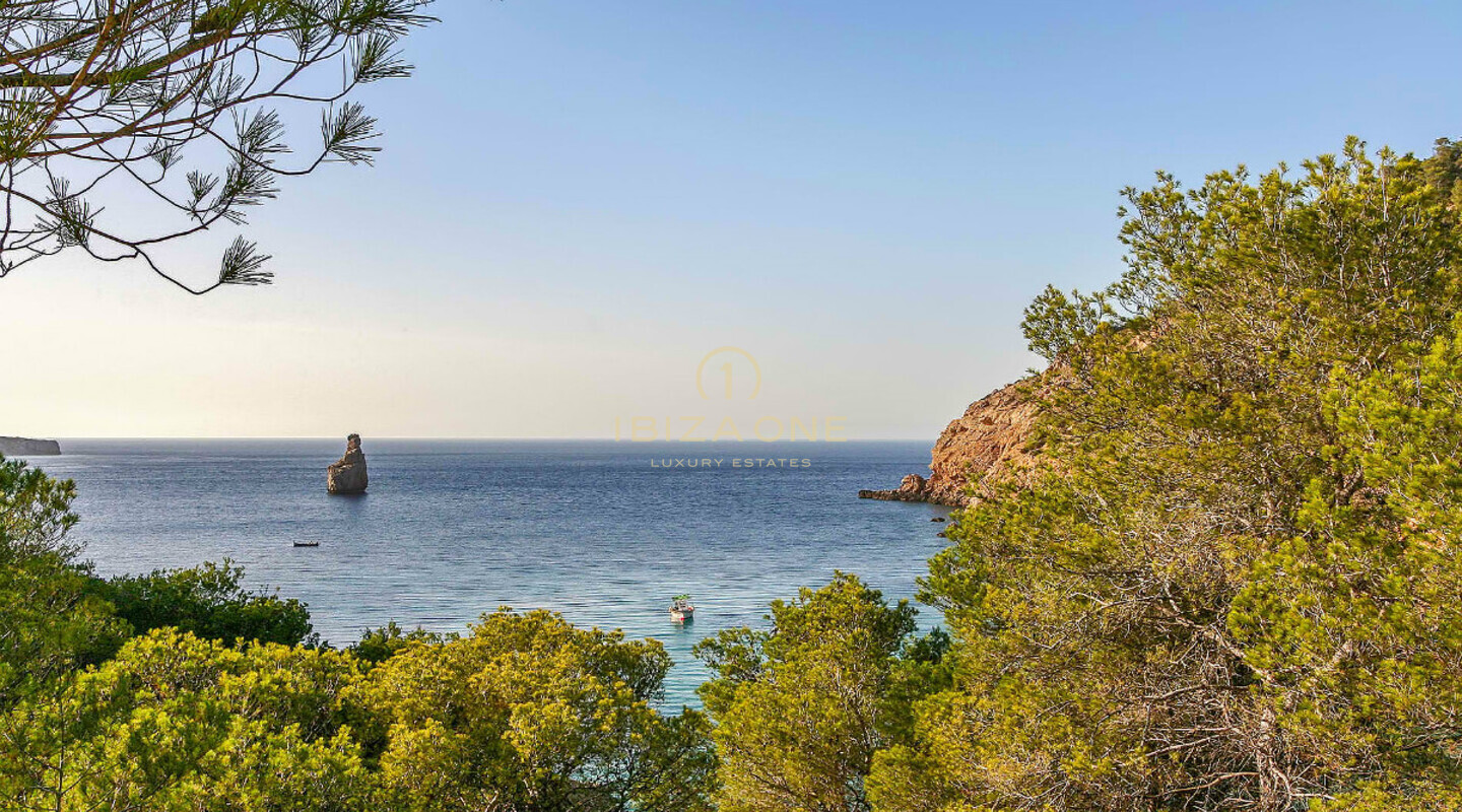 Première ligne de mer / villas en bord de mer / villas pieds dans l'eau : 2 villas avec accès mer et plage à vendre, Ibiza - Première ligne de mer / villas en bord de mer / villas pieds dans l'eau : 2 villas avec accès mer et plage à louer, Ibiza