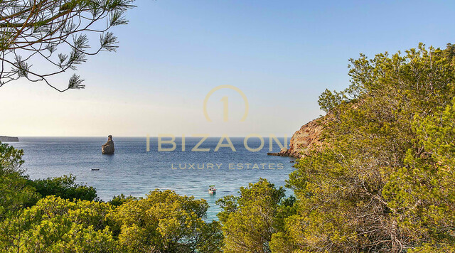 Primera línea de mar / villas en primera línea / villas frente al mar: 2 villas con acceso al mar y a la playa en venta, Ibiza - Primera línea de mar / villas en primera línea / villas frente al mar: 2 villas con acceso al mar y a la playa en alquiler, Ibiza
