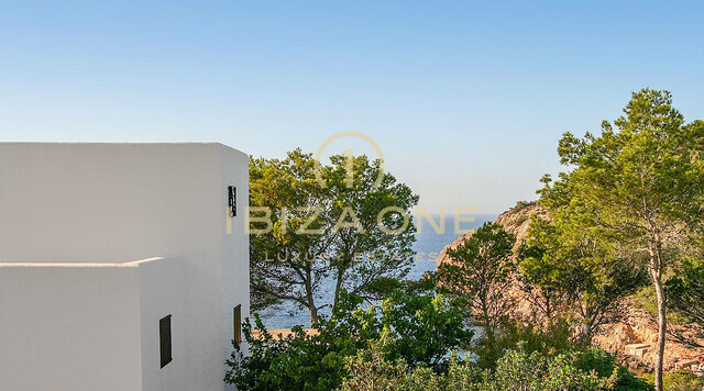 Première ligne de mer / villas en bord de mer / villas pieds dans l'eau : 2 villas avec accès mer et plage à vendre, Ibiza - Première ligne de mer / villas en bord de mer / villas pieds dans l'eau : 2 villas avec accès mer et plage à louer, Ibiza