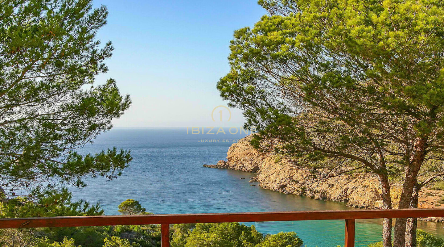 Première ligne de mer / villas en bord de mer / villas pieds dans l'eau : 2 villas avec accès mer et plage à vendre, Ibiza - Première ligne de mer / villas en bord de mer / villas pieds dans l'eau : 2 villas avec accès mer et plage à louer, Ibiza