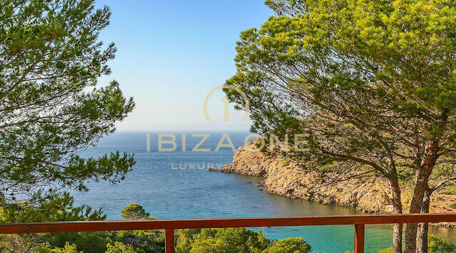Primera línea de mar / villas en primera línea / villas frente al mar: 2 villas con acceso al mar y a la playa en venta, Ibiza - Primera línea de mar / villas en primera línea / villas frente al mar: 2 villas con acceso al mar y a la playa en alquiler, Ibiza