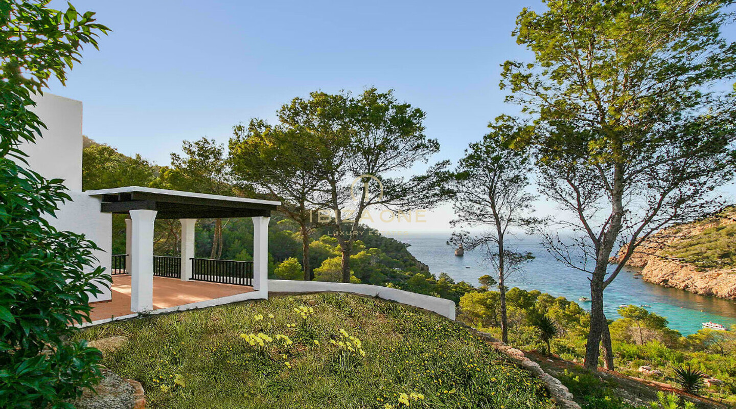First line to the sea / seafrontline villas / waterfront villas: 2 villas with sea and beach access for sale, Ibiza - First line to the sea / seafrontline villas / waterfront villas: 2 villas with sea and beach access for rent, Ibiza