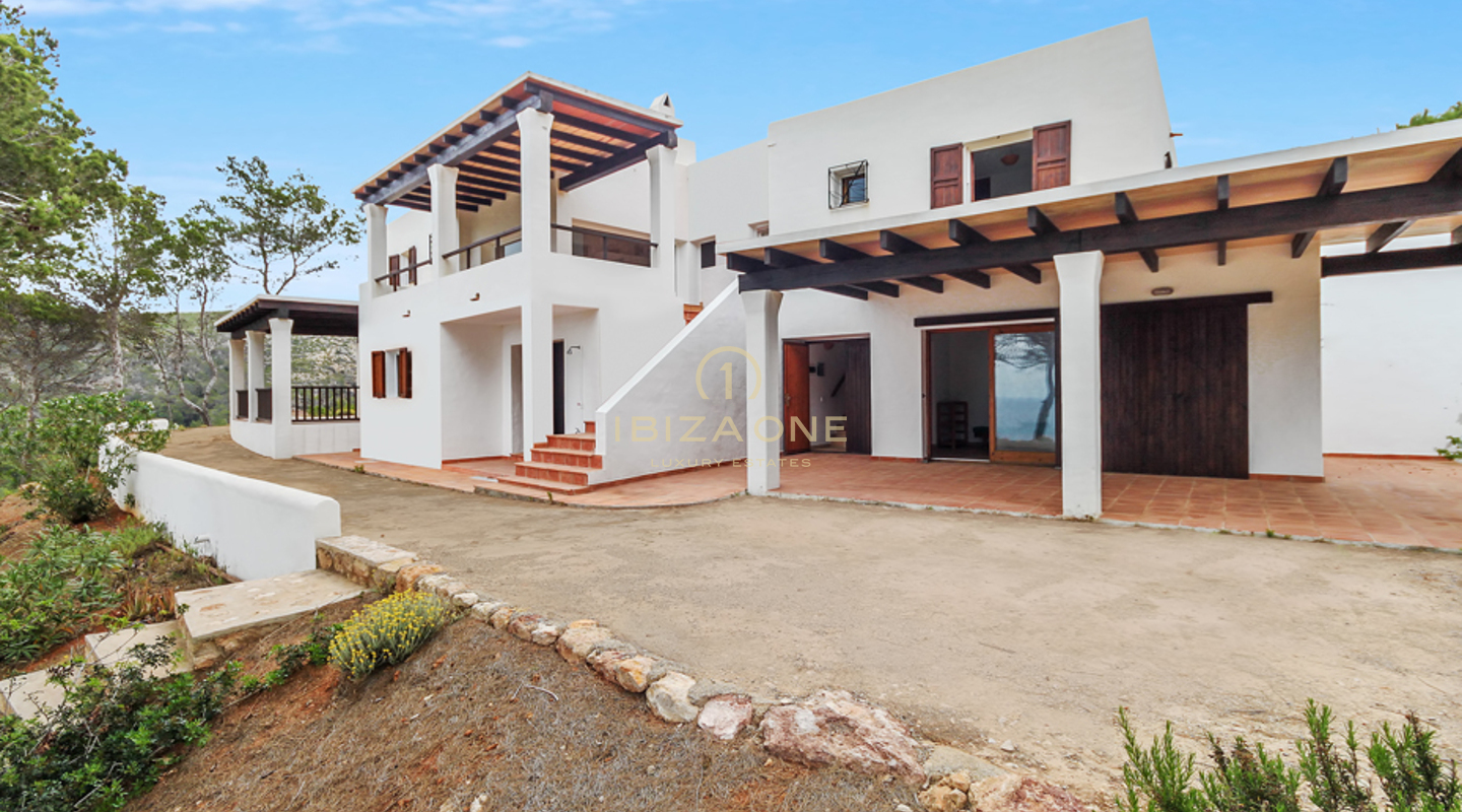 Première ligne de mer / villas en bord de mer / villas pieds dans l'eau : 2 villas avec accès mer et plage à vendre, Ibiza - Première ligne de mer / villas en bord de mer / villas pieds dans l'eau : 2 villas avec accès mer et plage à louer, Ibiza