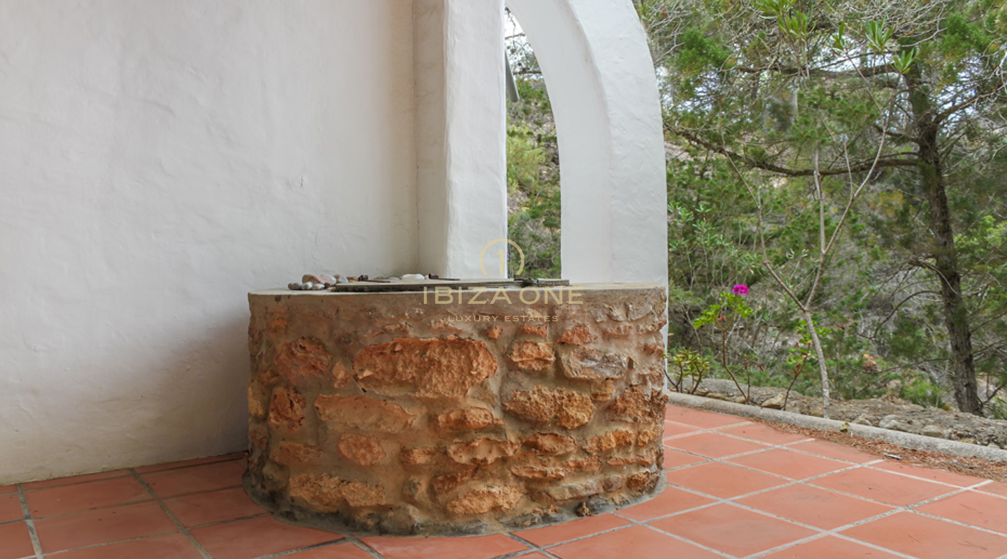 First line to the sea / seafrontline villas / waterfront villas: 2 villas with sea and beach access for sale, Ibiza - First line to the sea / seafrontline villas / waterfront villas: 2 villas with sea and beach access for rent, Ibiza