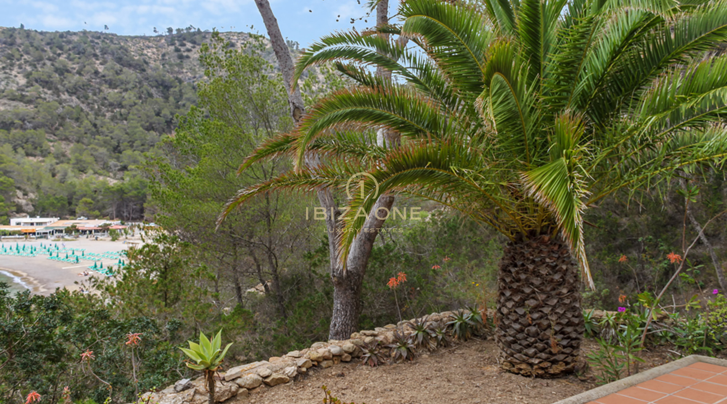 First line to the sea / seafrontline villas / waterfront villas: 2 villas with sea and beach access for sale, Ibiza - First line to the sea / seafrontline villas / waterfront villas: 2 villas with sea and beach access for rent, Ibiza