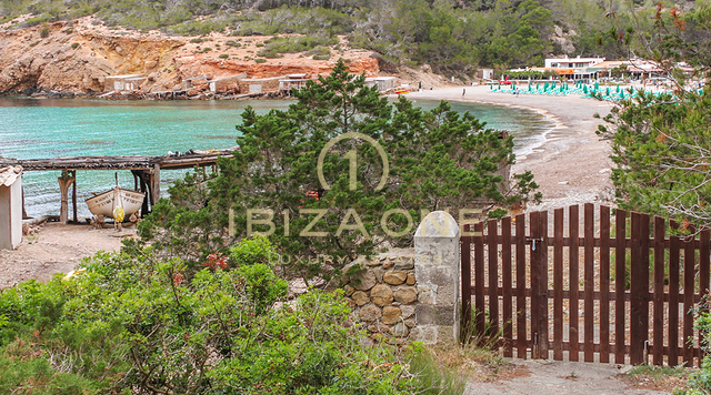 Primera línea de mar / villas en primera línea / villas frente al mar: 2 villas con acceso al mar y a la playa en venta, Ibiza - Primera línea de mar / villas en primera línea / villas frente al mar: 2 villas con acceso al mar y a la playa en alquiler, Ibiza
