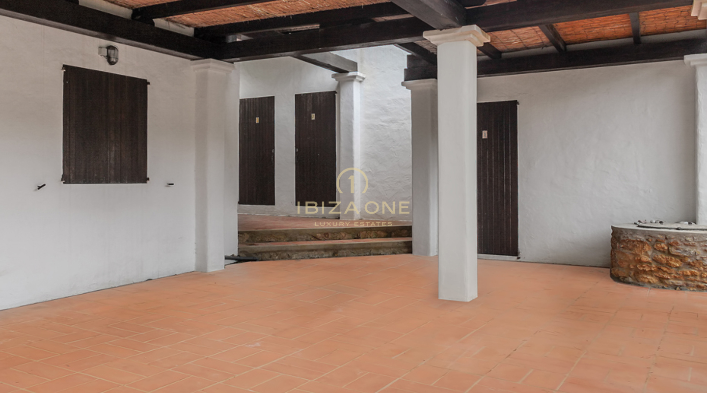 First line to the sea / seafrontline villas / waterfront villas: 2 villas with sea and beach access for sale, Ibiza - First line to the sea / seafrontline villas / waterfront villas: 2 villas with sea and beach access for rent, Ibiza
