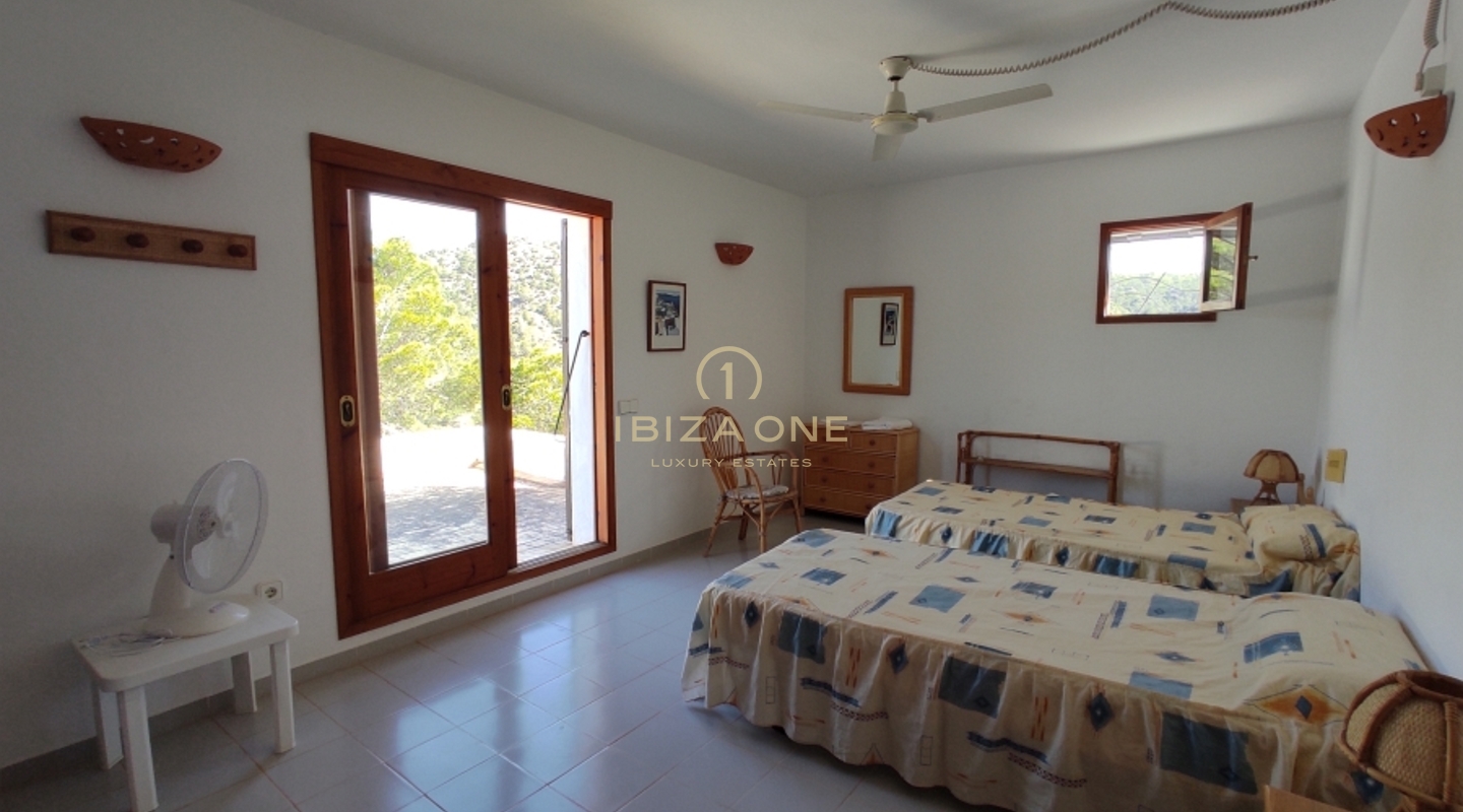 Première ligne de mer / villas en bord de mer / villas pieds dans l'eau : 2 villas avec accès mer et plage à vendre, Ibiza - Première ligne de mer / villas en bord de mer / villas pieds dans l'eau : 2 villas avec accès mer et plage à louer, Ibiza