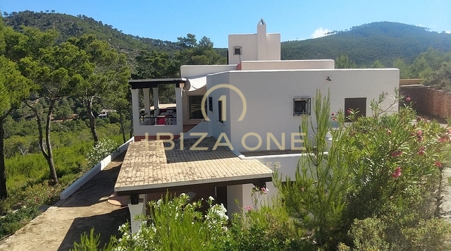 Première ligne de mer / villas en bord de mer / villas pieds dans l'eau : 2 villas avec accès mer et plage à vendre, Ibiza - Première ligne de mer / villas en bord de mer / villas pieds dans l'eau : 2 villas avec accès mer et plage à louer, Ibiza