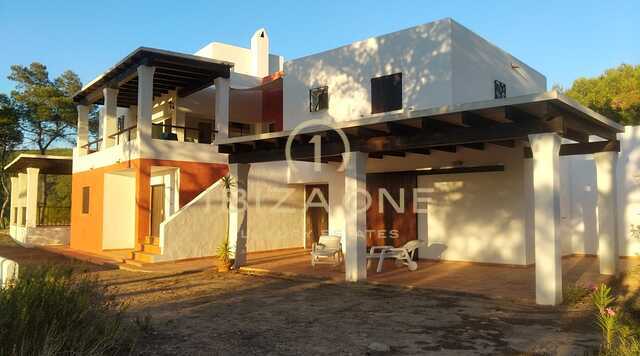 Première ligne de mer / villas en bord de mer / villas pieds dans l'eau : 2 villas avec accès mer et plage à vendre, Ibiza - Première ligne de mer / villas en bord de mer / villas pieds dans l'eau : 2 villas avec accès mer et plage à louer, Ibiza