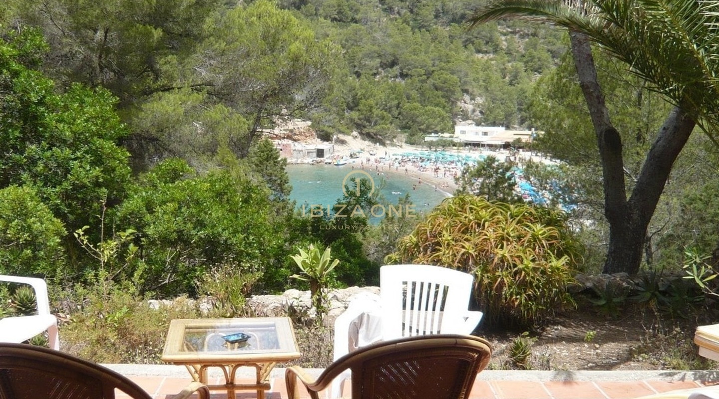 Première ligne de mer / villas en bord de mer / villas pieds dans l'eau : 2 villas avec accès mer et plage à vendre, Ibiza - Première ligne de mer / villas en bord de mer / villas pieds dans l'eau : 2 villas avec accès mer et plage à louer, Ibiza