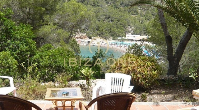 Première ligne de mer / villas en bord de mer / villas pieds dans l'eau : 2 villas avec accès mer et plage à vendre, Ibiza - Première ligne de mer / villas en bord de mer / villas pieds dans l'eau : 2 villas avec accès mer et plage à louer, Ibiza