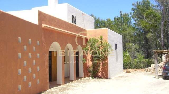 Première ligne de mer / villas en bord de mer / villas pieds dans l'eau : 2 villas avec accès mer et plage à vendre, Ibiza - Première ligne de mer / villas en bord de mer / villas pieds dans l'eau : 2 villas avec accès mer et plage à louer, Ibiza