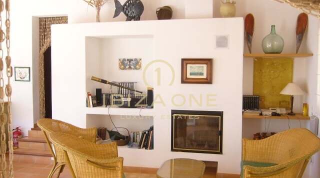 Première ligne de mer / villas en bord de mer / villas pieds dans l'eau : 2 villas avec accès mer et plage à vendre, Ibiza - Première ligne de mer / villas en bord de mer / villas pieds dans l'eau : 2 villas avec accès mer et plage à louer, Ibiza