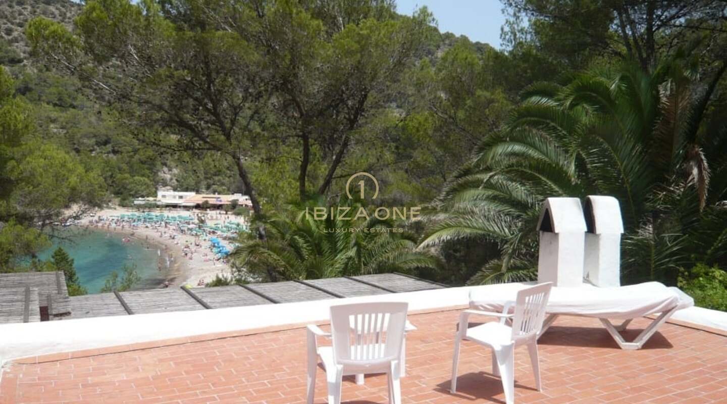 Première ligne de mer / villas en bord de mer / villas pieds dans l'eau : 2 villas avec accès mer et plage à vendre, Ibiza - Première ligne de mer / villas en bord de mer / villas pieds dans l'eau : 2 villas avec accès mer et plage à louer, Ibiza