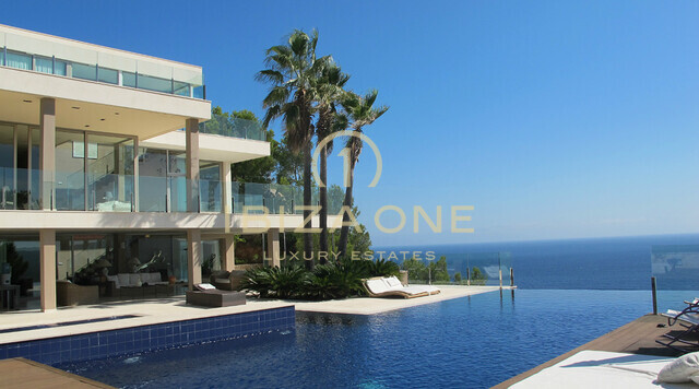 Propiedad de lujo en primera línea de mar con acceso al mar - propiedad frente al mar - villa en primera línea de mar en venta, Ibiza - Propiedad de lujo en primera línea de mar con acceso al mar - propiedad frente al mar - villa en primera línea de mar en alquiler, Ibiza