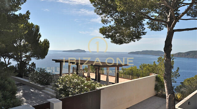 Luxusimmobilie in erster Meereslinie mit Meerzugang - Immobilie am Wasser - Villa in erster Meereslinie zu verkaufen, Ibiza - Luxusimmobilie in erster Meereslinie mit Meerzugang - Immobilie am Wasser - Villa in erster Meereslinie zu vermieten, Ibiza