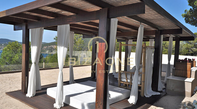 Propriété de luxe en première ligne de mer avec accès à la mer - propriété pieds dans l'eau - villa en première ligne de mer à vendre, Ibiza - Propriété de luxe en première ligne de mer avec accès à la mer - propriété pieds dans l'eau - villa en première ligne de mer à louer, Ibiza