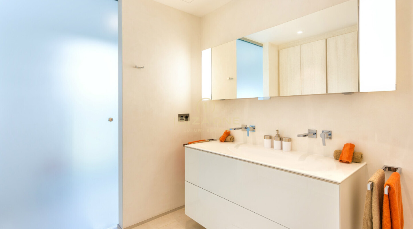 Modern gestaltete Luxusvilla mit Panoramablick auf das Meer zu verkaufen, Ibiza - Modern gestaltete Luxusvilla mit Panoramablick auf das Meer zu vermieten, Ibiza