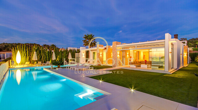 Modern ontworpen luxe villa met panoramisch zeezicht te koop, Ibiza - Modern ontworpen luxe villa met panoramisch zeezicht te huur, Ibiza