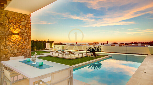 Modern gestaltete Luxusvilla mit Panoramablick auf das Meer zu verkaufen, Ibiza - Modern gestaltete Luxusvilla mit Panoramablick auf das Meer zu vermieten, Ibiza