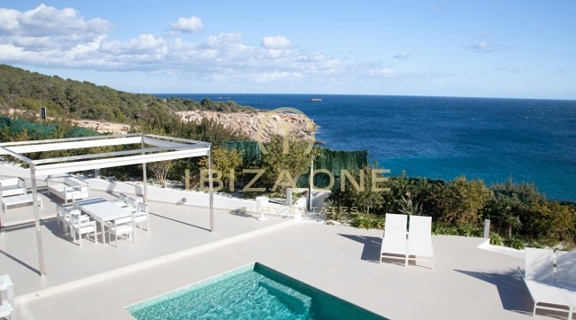 Villa de luxe moderne en bord de mer - maison en bord de mer avec accès à la mer à louer, Ibiza