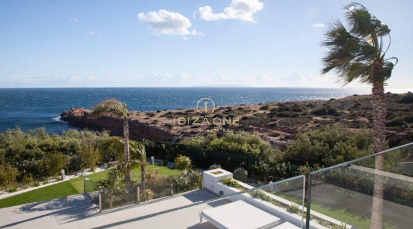 Moderna villa de lujo en primera línea del mar - casa frente al mar con acceso al mar en alquiler, Ibiza