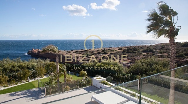Villa de luxe moderne en bord de mer - maison en bord de mer avec accès à la mer à louer, Ibiza