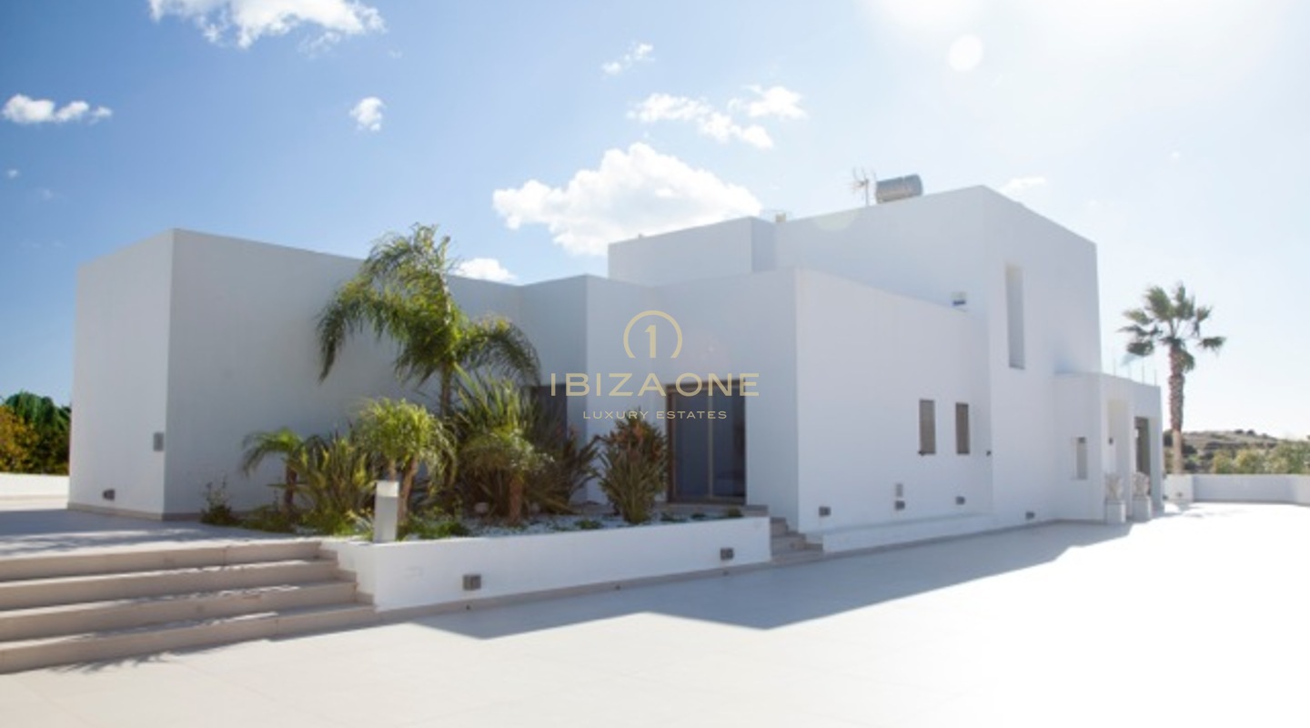 Villa de luxe moderne en bord de mer - maison en bord de mer avec accès à la mer à louer, Ibiza