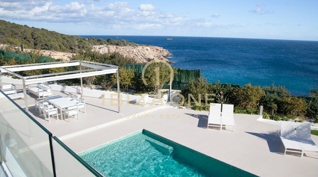 Moderne luxe villa aan zee - huis aan het water met toegang tot de zee te huur, Ibiza
