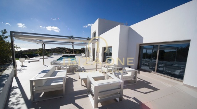 Villa de luxe moderne en bord de mer - maison en bord de mer avec accès à la mer à louer, Ibiza