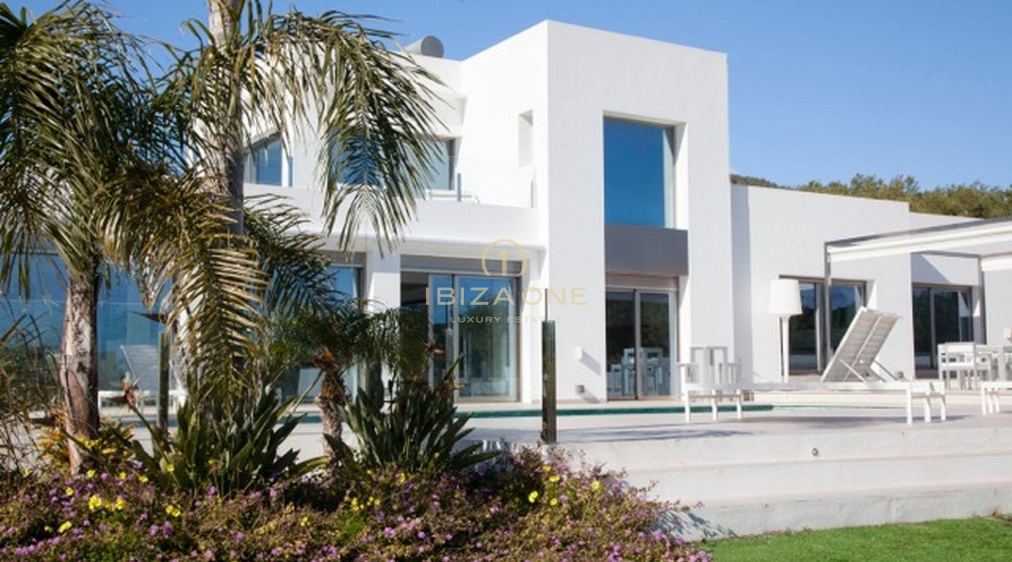 Moderne luxe villa aan zee - huis aan het water met toegang tot de zee te huur, Ibiza